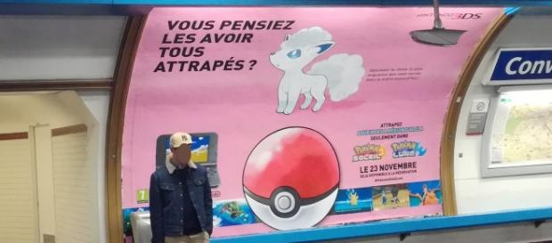 Goupix d'Alola dans le métro parisien. (Photo par @Kocobe) Goupix d'Alola dans le métro parisien. (Photo par @Kocobe)