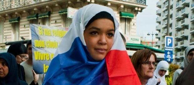 Headscarf ban turns France's Muslim women towards homeworking ... - theguardian.com Headscarf ban turns France's Muslim women towards homeworking ... - theguardian.com