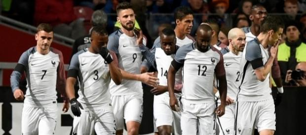 Pays-Bas - France : le maillot des Bleus enflamme la twittosphère - bfmtv.com Pays-Bas - France : le maillot des Bleus enflamme la twittosphère - bfmtv.com