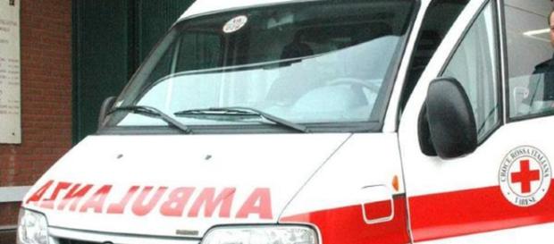 Tragico suicidio in Calabria, donna si lancia dal terzo piano Tragico suicidio in Calabria, donna si lancia dal terzo piano