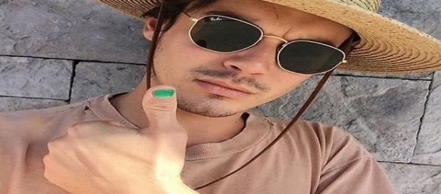 Tyler Blackburn s'affiche en vernis à ongle sur son compte Instagram Tyler Blackburn s'affiche en vernis à ongle sur son compte Instagram