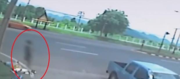 Vídeo mostra 'alma saindo do corpo' de uma mulher após um acidente Vídeo mostra 'alma saindo do corpo' de uma mulher após um acidente