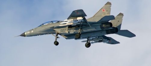 I cacciabombardieri russi si spingono vicino al golfo spagnolo e seminano il panico tra l'aviazione civile