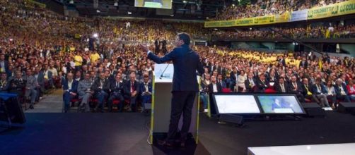 Il premier Matteo Renzi parla dal palco dell'evento Coldiretti