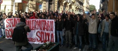 Palermo, centinaia di studenti in piazza contro ''La Buona Scuola ... - palermomania.it