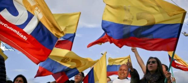 Colombianos a favor del sì en el referendum Colombianos a favor del sì en el referendum