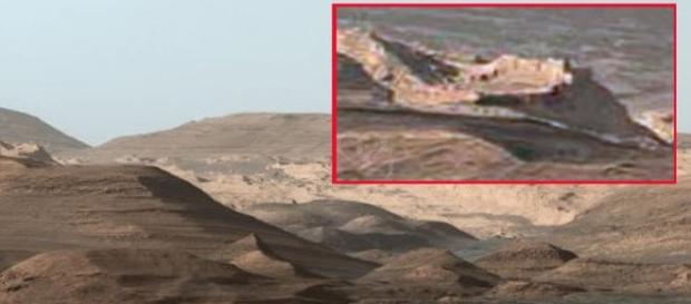 L'immagine della presunta 'città aliena' proveniente dal Rover Curiosity. L'immagine della presunta 'città aliena' proveniente dal Rover Curiosity.