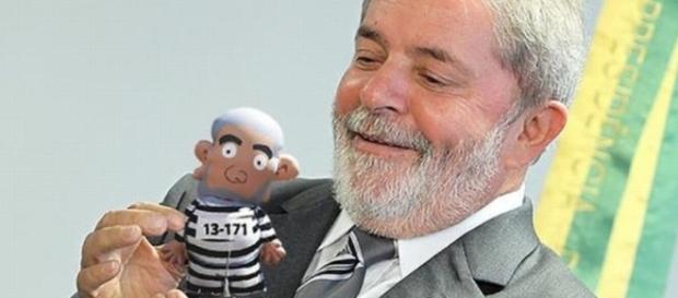 O juiz Sergio Moro continua implacável, um problema sério para Lula O juiz Sergio Moro continua implacável, um problema sério para Lula