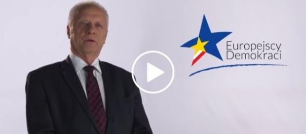 W spocie występuje między innymi Stefan Niesiołowski. W spocie występuje między innymi Stefan Niesiołowski.