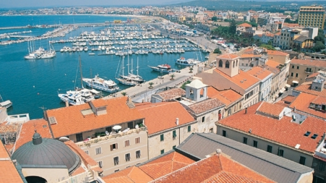 Alghero: torna a casa e trova due rumeni che la occupano.