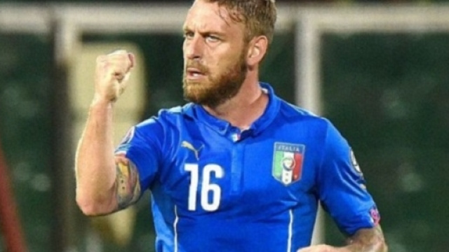 De Rossi decisivo regala il pareggio all'Italia