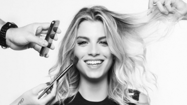 Gossip: Emma Marrone è single: con Stefano solo amici, con Briga rapporti di lavoro.