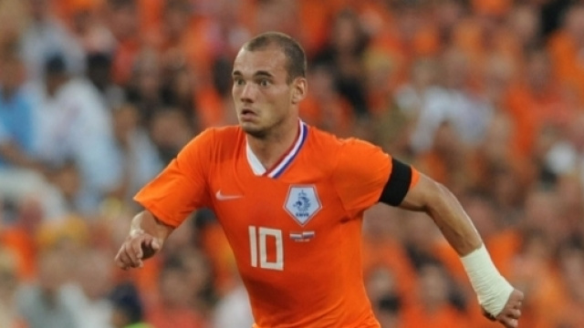 L'ex interista Wesley Sneijder, autore del gol del pari con la Svezia.