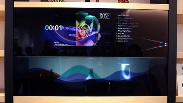 La TV trasparente di Panasonic