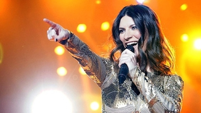 Laura Pausini: il suo tour europeo è slittato a metà ottobre.