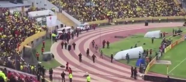 Enner Valencia fugiu da polícia no carrinho da maca e depois na ambulância Enner Valencia fugiu da polícia no carrinho da maca e depois na ambulância