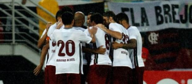 Flu esquece derrota na Vila e pensa em, assim como no turno, vencer o Flamengo pelo Brasileirão (Foto: Arquivo) Flu esquece derrota na Vila e pensa em, assim como no turno, vencer o Flamengo pelo Brasileirão (Foto: Arquivo)