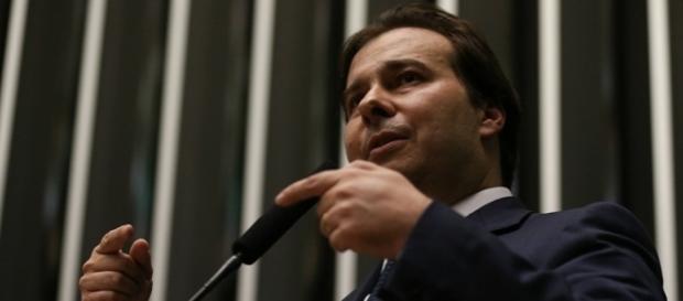 Maia nega que irá disputar reeleição Maia nega que irá disputar reeleição