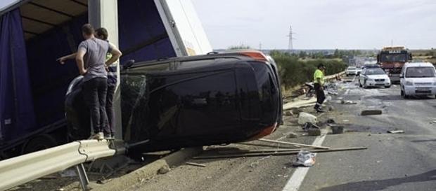 Pesado conduzido por português transportava automóveis e electrodomésticos Pesado conduzido por português transportava automóveis e electrodomésticos