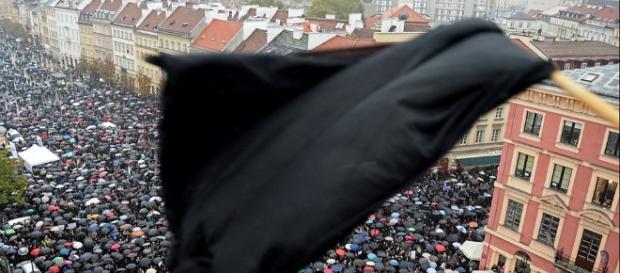 Polonia, la "protesta nera" contro il divieto di aborto - Foto ... - panorama.it Polonia, la "protesta nera" contro il divieto di aborto - Foto ... - panorama.it