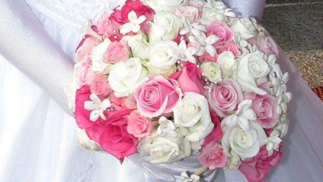 Nonno e nipote si sposano senza sapere di essere parenti.