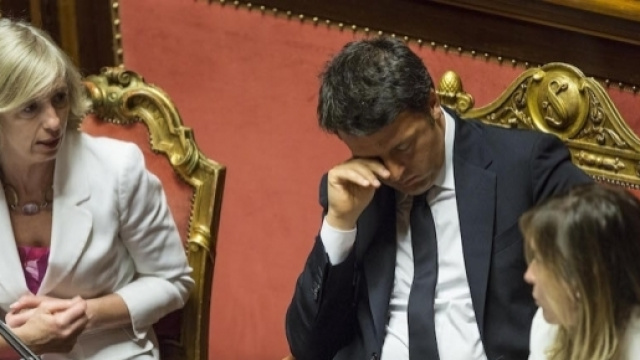Ultime notizie scuola, venerdì 7 ottobre 2016: il premier Matteo Renzi e il ministro Stefania Giannini - foto gildavenezia.it