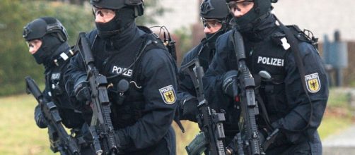 Germania, sospetto terrorista in fuga