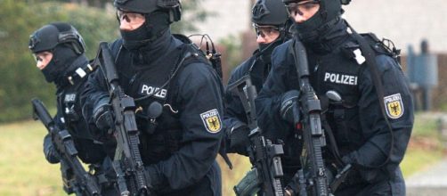 La polizia tedesca è attualmente alla ricerca di un giovane siriano, Jaber Albakr, sospettato di organizzare un attentato terroristico