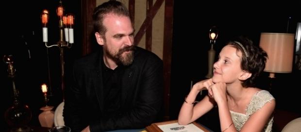 David Harbour e Millie Bobby Brown estiveram na NYCC fazendo incríveis revelações. sobre Stranger Things David Harbour e Millie Bobby Brown estiveram na NYCC fazendo incríveis revelações. sobre Stranger Things