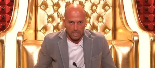 Grande Fratello Vip: Bettarini è tornato a parlare della conversazione intima con Russo Grande Fratello Vip: Bettarini è tornato a parlare della conversazione intima con Russo