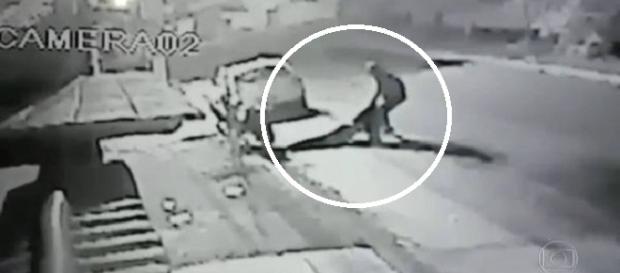 Imagens de segurança gravaram tudo Imagens de segurança gravaram tudo