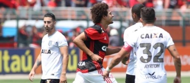Sem poder jogar no Rio, o Flamengo volta a atuar no Pacaembu, dessa vez encarando o Santa Cruz. Sem poder jogar no Rio, o Flamengo volta a atuar no Pacaembu, dessa vez encarando o Santa Cruz.