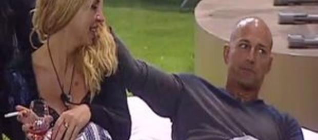Valeria Marini confessa alle telecamere: «Bettarini mi piace, ma ... - ilmattino.it Valeria Marini confessa alle telecamere: «Bettarini mi piace, ma ... - ilmattino.it