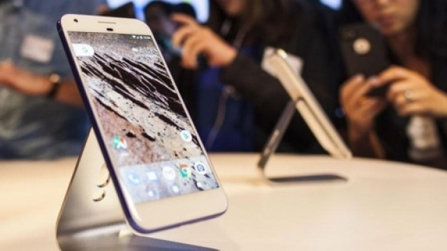 Lo smartphone Pixel di Google vender&agrave; 20 volte meno di iPhone 7 ... - lastampa.it