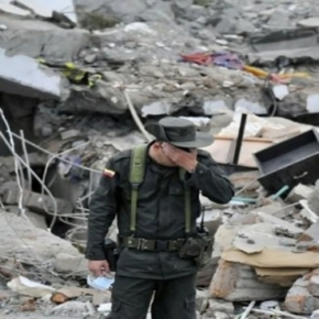 Soldado Colombiano en el lugar de una Masacre
