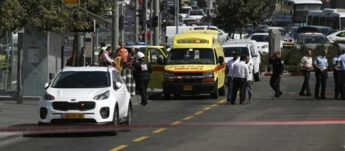 Spari dall'auto contro i passanti a Gerusalemme, due morti e ... - lastampa.it