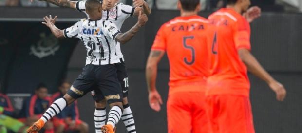 Torcida do Corinthians está fazendo a sua parte, mas o time está decepcionando Torcida do Corinthians está fazendo a sua parte, mas o time está decepcionando