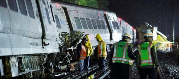 Deraglia treno di pendolari a New York, decine di feriti Deraglia treno di pendolari a New York, decine di feriti