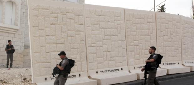 Israele, sparatoria nella stazione dei bus: 4 feriti e un morto ... - repubblica.it Israele, sparatoria nella stazione dei bus: 4 feriti e un morto ... - repubblica.it
