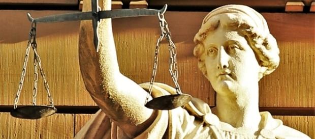 Nu există o ierarhie a puterilor în stat Nu există o ierarhie a puterilor în stat