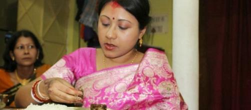 Decent Bengali Girl Pictures - Homely Housewives Health, Lifestyle - blogspot.com