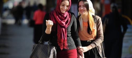 Muslim Girls in Russia on Wearing Hijab, Loving, Refuting ISIL - sputniknews.com