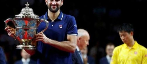 Cilic con il trofeo dell'ATP 500 di Basilea