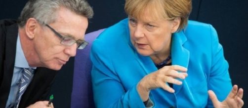 Il ministro De Maiziere con Angela Merkel