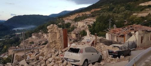 Terremoto, la disperazione del sindaco di Castelsantangelo: 'Crolla tutto'