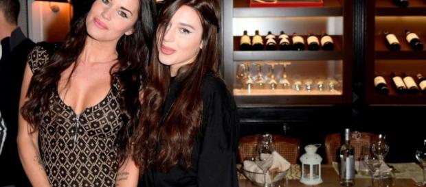 Antonella Mosetti ha avuto un duro scontro con Barbara D'Urso a causa di sua figlia, Asia Nuccetelli Antonella Mosetti ha avuto un duro scontro con Barbara D'Urso a causa di sua figlia, Asia Nuccetelli