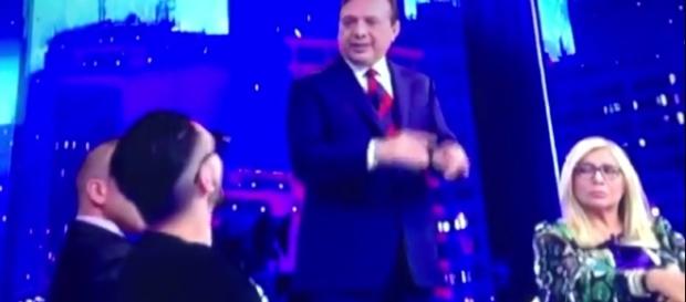 Enzo Dong a sinistra, Piero Chiambretti al centro e Mara Venier a destra. Enzo Dong a sinistra, Piero Chiambretti al centro e Mara Venier a destra.