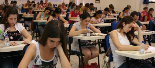 Estudantes devem conferir lista atualizada de locais que não terão a prova. Estudantes devem conferir lista atualizada de locais que não terão a prova.