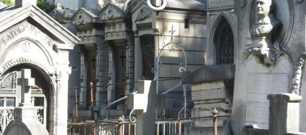 Le Père Lachaise, lieu de recueillement pas seulement à la Toussaint whatsfreeinparis.com Le Père Lachaise, lieu de recueillement pas seulement à la Toussaint whatsfreeinparis.com