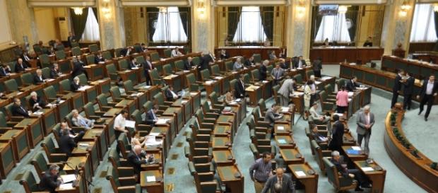 LEGI ADOPTATE pe bandă, TACIT, la Senat. Una dintre acestea îi privește direct pe FUMĂTORI LEGI ADOPTATE pe bandă, TACIT, la Senat. Una dintre acestea îi privește direct pe FUMĂTORI